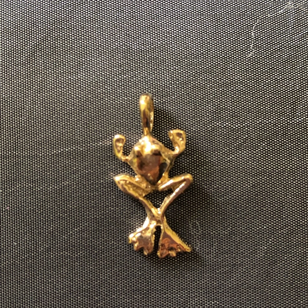 ✨Beautiful frog golden charm✨